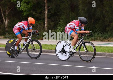 21st settembre 2022; Wollongong, Illawarra, Galles del Sud, Australia: UCI World Road Cycling Championships: Il team Tahiti è il primo a essere in campo. Foto Stock