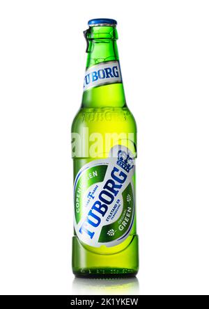 LONDRA, Regno Unito - 01 LUGLIO 2022: Bottiglia di birra Tuborg lager su sfondo bianco. Foto Stock