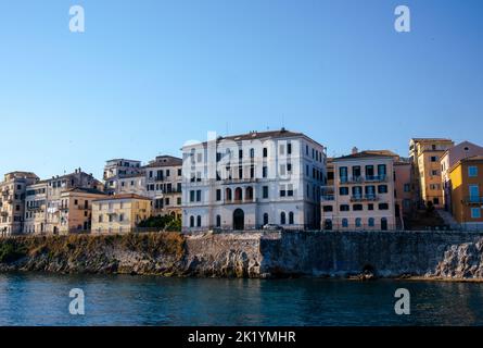 diversi edifici sul lungomare di corfù Foto Stock