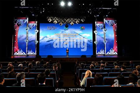 Mosca, Russia. 20th Set, 2022. Il presidente russo Vladimir Putin si è rivolto a un evento che segna il 100th° anniversario della repubblica di Adygea, Kabardino-Balkaria e Karachayevo-Circasia, al Palazzo del Cremlino, il 20 settembre 2022 a Mosca, Russia. Credit: Grigory Sysoev/Kremlin Pool/Alamy Live News Foto Stock