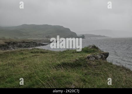 Il è stato portato in un viaggio intorno alla famosa strada 500 di Scotlands. La casa in lontananza si chiama Calda House. Calda House si trova vicino al castello di Ardvreck. Foto Stock