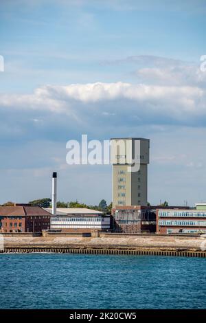 la cisterna di addestramento di fuga sottomarina presso l'ex delfino hms all'entrata del porto di portsmouth, cisterna di addestramento di servizio sottomarino navale reale, Foto Stock