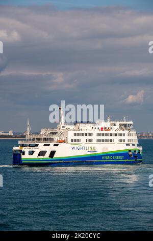 l'isola di wight traghetto victoria di wight operata da traghetti wightlink che attraversano il solent che trasportano automobili e passeggeri all'isola di wight. Foto Stock