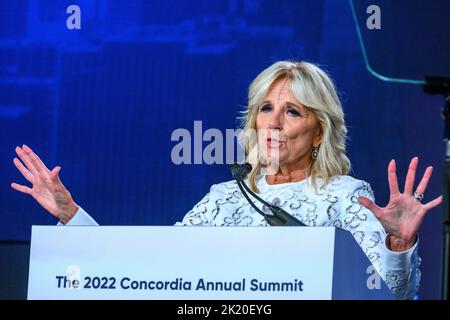 New York, Stati Uniti. 21st Set, 2022. Jill Biden, First Lady of the United States, si rivolge alla sessione conclusiva del Concordia Summit di New York. Credit: Enrique Shore/Alamy Live News Foto Stock
