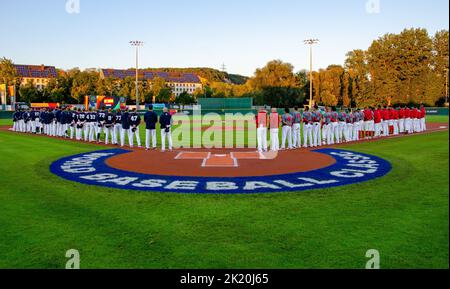 Regensburg, Baviera, Germania. 21st Set, 2022. Sia la Spagna che la Repubblica Ceca si sono schierate per gli inni nazionali prima della qualifica di World Baseball Classic nella Armin Wolf Baseball Arena di Ratisbona, in Germania. (Credit Image: © Kai Dambach/ZUMA Press Wire) Foto Stock