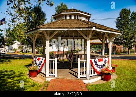 La vecchia e storica città di Gazebo ad Amesbury, Massachusetts, USA Foto Stock