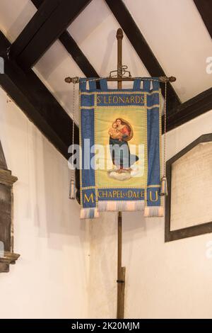 St Leonard's è una piccola ma graziosa e storica chiesa nella frazione di Chapel le dale, Yorkshire Dales National Park Foto Stock