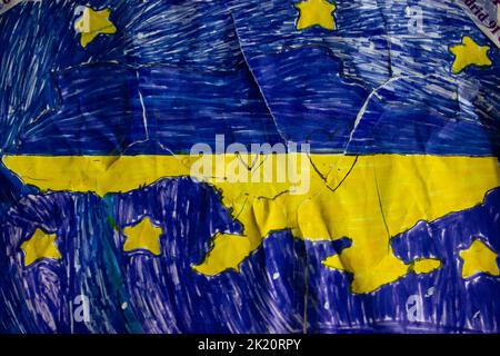 Madrid, Spagna. 1 maggio 2022 disegno della carta blu gialla dell'Ucraina. Unione europea Foto Stock