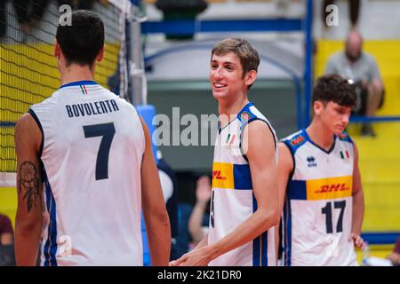 Montesilvano, Italia. 21st Set, 2022. Nicolò Vollpe (ITA) durante il CEV U20 Volley European Championship 2022 a Montesilvano (Foto di Elena Vizzoca/Pacific Press) Credit: Pacific Press Media Production Corp./Alamy Live News Foto Stock