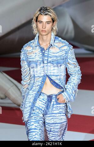 Milano, Italia. 21st Set, 2022. PISTA DIESEL SS23 durante la settimana della moda di Milano il 2022 settembre - Milano, Italia. 21/09/2022 Credit: dpa/Alamy Live News Foto Stock