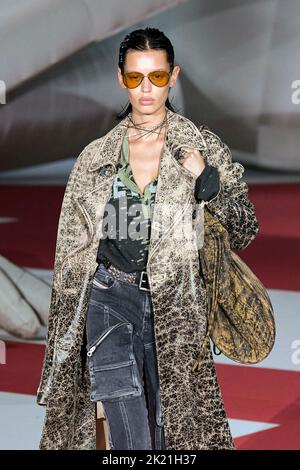 Milano, Italia. 21st Set, 2022. PISTA DIESEL SS23 durante la settimana della moda di Milano il 2022 settembre - Milano, Italia. 21/09/2022 Credit: dpa/Alamy Live News Foto Stock