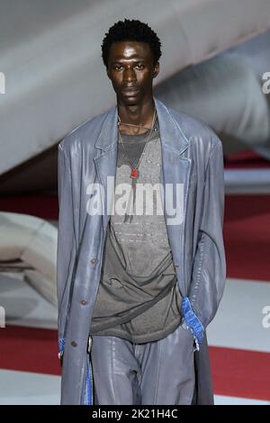 Milano, Italia. 21st Set, 2022. PISTA DIESEL SS23 durante la settimana della moda di Milano il 2022 settembre - Milano, Italia. 21/09/2022 Credit: dpa/Alamy Live News Foto Stock