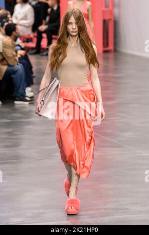 Milano, Italia. 21st Set, 2022. PISTA FENDI SS23 durante la settimana della moda di Milano il 2022 settembre - Milano, Italia. 21/09/2022 Credit: dpa/Alamy Live News Foto Stock