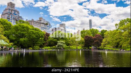 Modelli di barche a vela in laghetto d'acqua Conservatory nel Central Park, New York Foto Stock