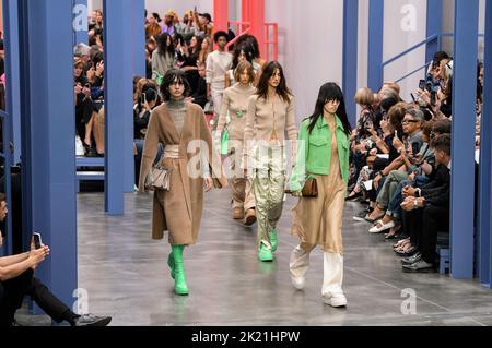 Milano, Italia. 21st Set, 2022. PISTA FENDI SS23 durante la settimana della moda di Milano il 2022 settembre - Milano, Italia. 21/09/2022 Credit: dpa/Alamy Live News Foto Stock