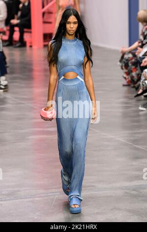 Milano, Italia. 21st Set, 2022. PISTA FENDI SS23 durante la settimana della moda di Milano il 2022 settembre - Milano, Italia. 21/09/2022 Credit: dpa/Alamy Live News Foto Stock