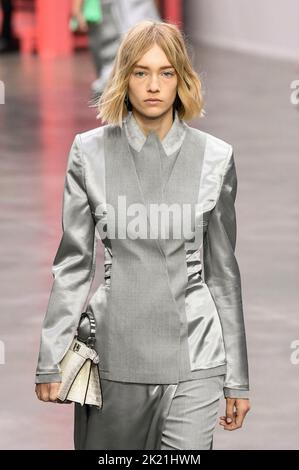 Milano, Italia. 21st Set, 2022. PISTA FENDI SS23 durante la settimana della moda di Milano il 2022 settembre - Milano, Italia. 21/09/2022 Credit: dpa/Alamy Live News Foto Stock