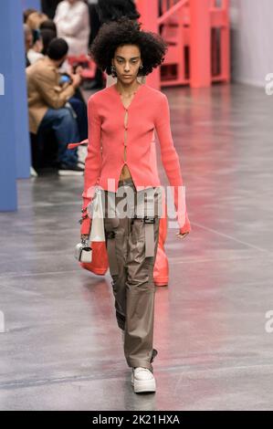 Milano, Italia. 21st Set, 2022. PISTA FENDI SS23 durante la settimana della moda di Milano il 2022 settembre - Milano, Italia. 21/09/2022 Credit: dpa/Alamy Live News Foto Stock