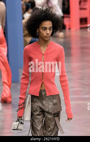 Milano, Italia. 21st Set, 2022. PISTA FENDI SS23 durante la settimana della moda di Milano il 2022 settembre - Milano, Italia. 21/09/2022 Credit: dpa/Alamy Live News Foto Stock