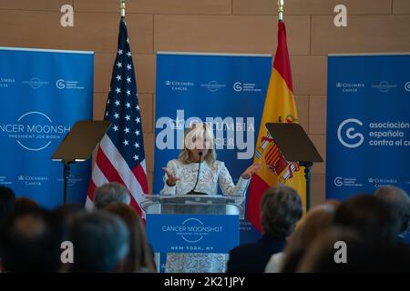 Mercoledì 21 settembre 2022, nell'ambito del programma Cancer Moonshot della Biden Administration, First Lady Jill Biden e Queen Letizia di Spagna, Presidente Onorario di Asociación Española Contra el Cáncer ("AECC;" Associazione spagnola contro il cancro), Visita il Columbia University Irving Medical Center nel quartiere di Washington Heights di New York City, New York, per sottolineare l'importanza della ricerca sul cancro e della cooperazione globale nel tentativo di porre fine al cancro così come lo conosciamo. In vista della Giornata Mondiale della Ricerca sul cancro (24th settembre), la visita della First Lady and Queen Letizia si concentrerà su come l'Herbert Irving Foto Stock