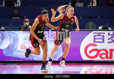 Hind ben Abdelkader in Belgio e Julie Vanloo in Belgio festeggiano durante una partita di basket tra la nazionale statunitense e belga The Belgian Cats, giovedì 22 settembre 2022 a Sydney, Australia, la prima partita del gruppo A della Coppa del mondo di pallacanestro femminile FIBA 2022. I mondi si svolgeranno a Sydney dal 22nd settembre al primo ottobre. BELGA PHOTO VIRGINIE LEFOUR Foto Stock