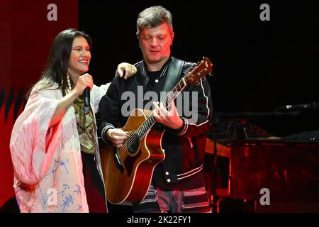 ELISA e Andrea Rigonat durante il Live Tour Back to the Future, il 21th settembre 2022 all'Auditorium Parco della Musica di Roma. Foto Stock