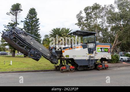 Asfaltatrice a freddo parcheggiata a Avalon Beach, Sydney, NSW, Australia di proprietà di ozpand Foto Stock