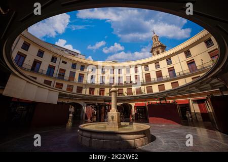 Vista dell'emblematica Plaza Redonda o Plaza Redona, nel cuore della città vecchia di Valencia, un'imperdibile visita della città Foto Stock