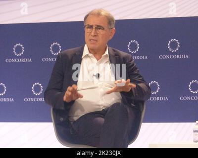 Concordia Summit 2022, Sheraton-Midtown, New York, 21 settembre 2022. Apparso al Concordia Summit 2022 di New York, il famoso professore Nouriel Roubini, economista della NYU, si unisce in conversazione a Suzanne Kianpour della BBC, per discutere i dieci più pericolosi MegaThreat e Trends che mettono in pericolo il nostro futuro sempre più probabile del Dystopian, E come dovremmo agire sia individualmente che collettivamente come Società Globale, per sopravvivere all’impatto di queste minacce. ©Julia Mineeva/EGBN TV News/Alamy Foto Stock