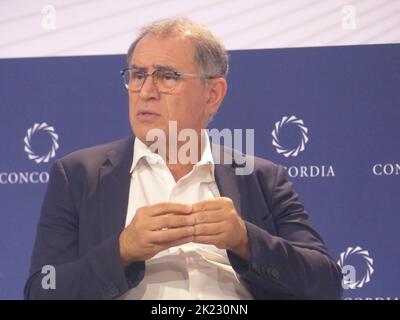 Concordia Summit 2022, Sheraton-Midtown, New York, 21 settembre 2022. Apparso al Concordia Summit 2022 di New York, il famoso professore Nouriel Roubini, economista della NYU, si unisce in conversazione a Suzanne Kianpour della BBC, per discutere i dieci più pericolosi MegaThreat e Trends che mettono in pericolo il nostro futuro sempre più probabile del Dystopian, E come dovremmo agire sia individualmente che collettivamente come Società Globale, per sopravvivere all’impatto di queste minacce. ©Julia Mineeva/EGBN TV News/Alamy Foto Stock