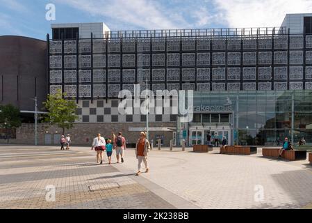 Plymouth, Devon, Inghilterra, Regno Unito. 2022. Il Drake Circus edificio popolare shopping e parcheggio nel centro della città. Foto Stock