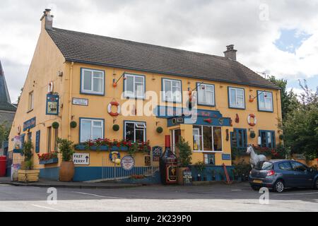 Il ristorante di pesce Lobster Pot a Blackness, Scozia, Regno Unito, dal Firth of Forth, popolare tra i turisti. Foto Stock