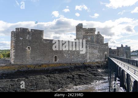 Blackness Castle, una fortezza del 15th° secolo sul Firth of Forth, una proprietà storica scozzese nel Regno Unito. Foto Stock