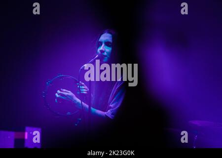 Florence Shaw from Dry Cleaning suonando sul far out Stage al festival musicale Green Man 2022 in Galles, Regno Unito, 2022 agosto. Foto: Rob Watkins/Alamy Foto Stock