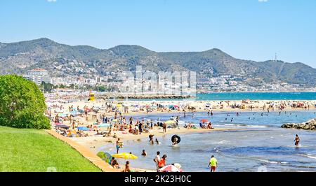 Panorámica de la playa de Sitges, Barcellona, Catalunya, España, Europa Foto Stock