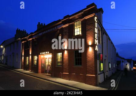 Il cinema Keswick Alhambra, la città di Keswick, il parco nazionale del Lake District, la contea di Cumbria, Inghilterra, Regno Unito Foto Stock