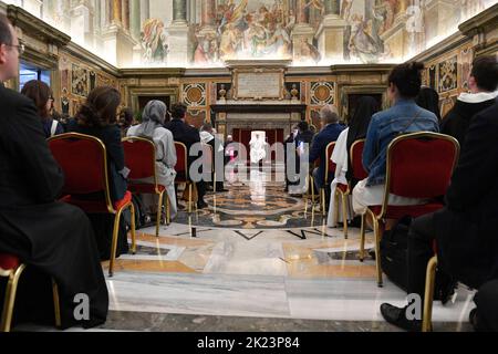 Vaticano, Vaticano. 22nd Set, 2022. Italia, Roma, Vaticano, 22/09/22 Papa Francesco riceve in udienza i partecipanti al Congresso Internazionale Thomistico, promosso dalla Pontificia Accademia di San Tommaso in Vaticano Fotografia dei media Vaticani/Stampa Cattolica Foto. LIMITATO AD USO EDITORIALE - NESSUN MARKETING - NESSUNA CAMPAGNA PUBBLICITARIA credito: Independent Photo Agency/Alamy Live News Foto Stock