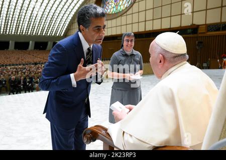 Vaticano, Vaticano. 22nd Set, 2022. Italia, Roma, Vaticano, 22/09/22 Papa Francesco parla in udienza ai partecipanti al Global Meeting di Deloitte nella sala Paolo VI in Vaticano. Foto di Vatican Media/Catholic Press Foto. LIMITATO AD USO EDITORIALE - NESSUN MARKETING - NESSUNA CAMPAGNA PUBBLICITARIA credito: Independent Photo Agency/Alamy Live News Foto Stock