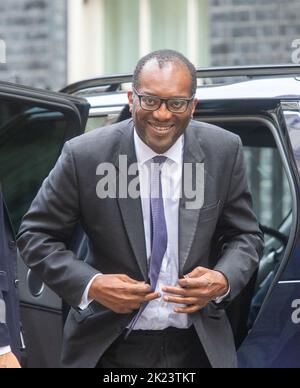 Londra, Inghilterra, Regno Unito. 22nd Set, 2022. Il Cancelliere dello scacchiere KWASI KWARTENG è visto arrivare in Downing Street. (Credit Image: © Tayfun Salci/ZUMA Press Wire) Foto Stock