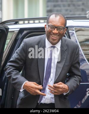 Londra, Inghilterra, Regno Unito. 22nd Set, 2022. Il Cancelliere dello scacchiere KWASI KWARTENG è visto arrivare in Downing Street. (Credit Image: © Tayfun Salci/ZUMA Press Wire) Foto Stock