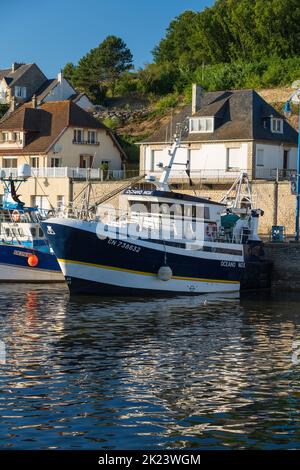Pescherecci da traino nel porto di Port-en-Bessin, Normandie Foto Stock