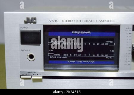 Krasnodar, Russia - 1 novembre 2020: Amplificatore integrato classe super A. jvc AX-50. Attrezzature d'epoca del 80s. Foto Stock