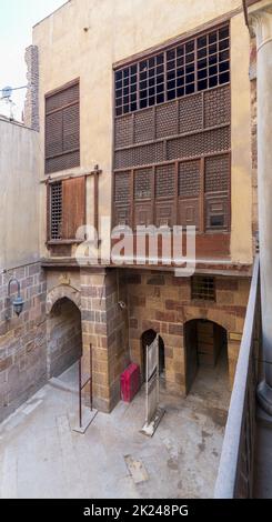 Facciata di epoca ottomana storica Waseela Hanem Casa con finestre in legno a oriel - Mashrabiya - Cairo medievale, Egitto Foto Stock