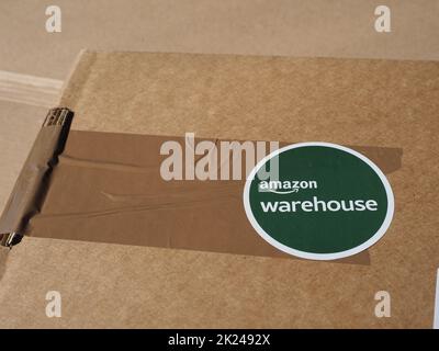 SEATTLE, USA - CIRCA OTTOBRE 2021:  Warehouse offre grandi offerte  sulla qualità usato pre-posseduto o open box prodotti Foto stock - Alamy
