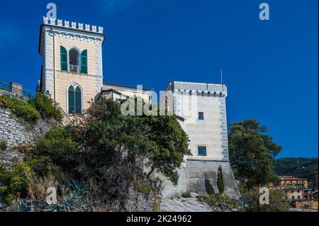 Antico castello Canevaro nel villaggio marittimo di Zoagli sulla Riviera Italiana Foto Stock