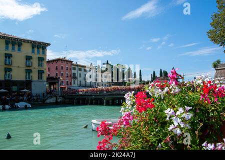 Peschiera del Garda è un comune italiano di 195 abitanti della provincia di Verona, in Veneto. Foto Stock