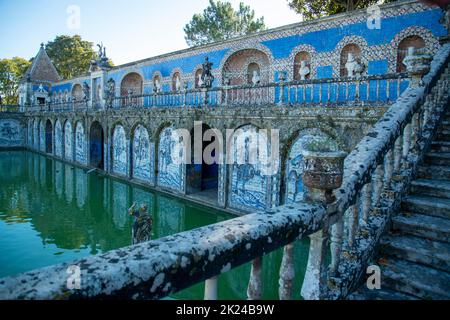 Azulejos alla Casa e Giardino del Palacio Fronteira a Benfica nella città di Lisbona in Portogallo. Portogallo, Lisbona, ottobre 2021 Foto Stock