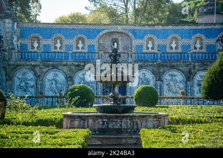 Azulejos alla Casa e Giardino del Palacio Fronteira a Benfica nella città di Lisbona in Portogallo. Portogallo, Lisbona, ottobre 2021 Foto Stock