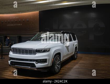 DETROIT, MI/USA - 14 SETTEMBRE 2022: Un SUV Jeep Grand Wagoneer al North American International Detroit Auto Show (NAIAS). Foto Stock
