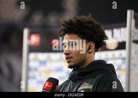 Kevin Schade (SC Freiburg) nach dem Spiel der 1. FBL: 21-22: 20. Sptg. Le NORMATIVE SC Freiburg vs VfB Stuttgart DFL VIETANO L'USO DELLE FOTOGRAFIE Foto Stock